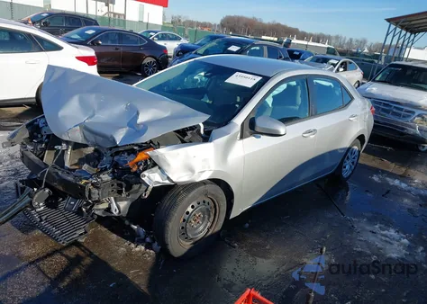 2017 Toyota Corolla Le z USA, uszkodzony, nr VIN 2T1BURHE0HC877588